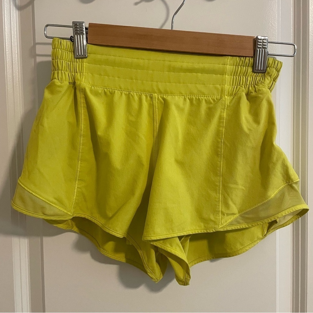 Lululemon Hotty Hot Short 2.5” Lined Yellow Size 6